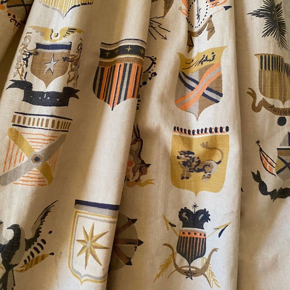 Vintage 1950s Cotton Novelty Print Circle Skirt Coat of Arms Crests Lions Arrows - Picture 15 of 15